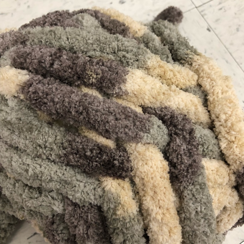 🔥🔥NWT! HANDKNIT! Marroon and grey only! On sale!!! Chunky loop blanket! - Picture 13 of 13